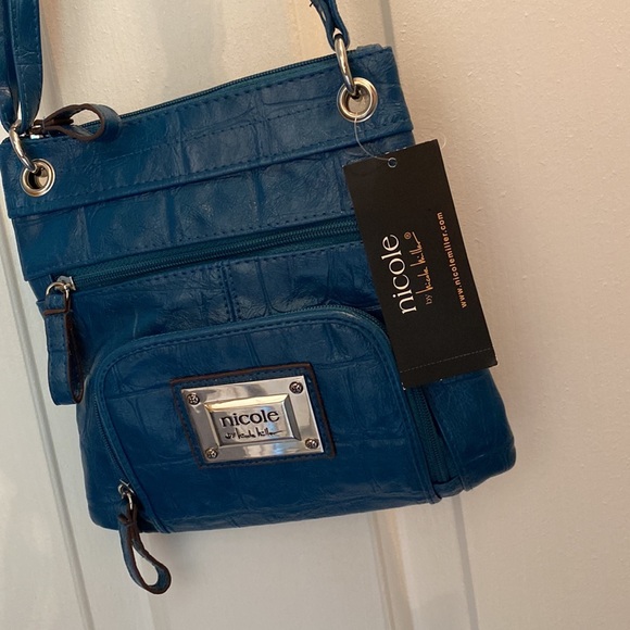 New Cross Body Bag by Nicole - Picture 2 of 6